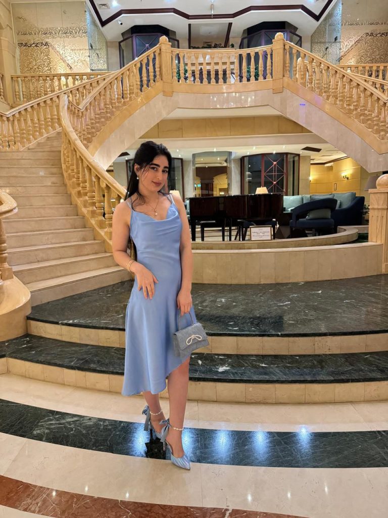 Проститутка София - грудь 2, рост 168 см, вес 55 кг, цвет волос Шатенки, национальность Славянки