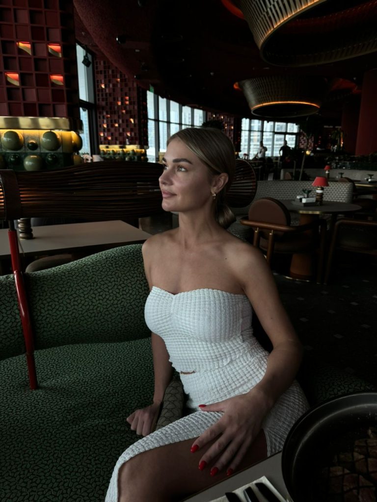 Проститутка Талия - грудь 2, рост 162 см, вес 49 кг, цвет волос Блондинки, национальность Славянки