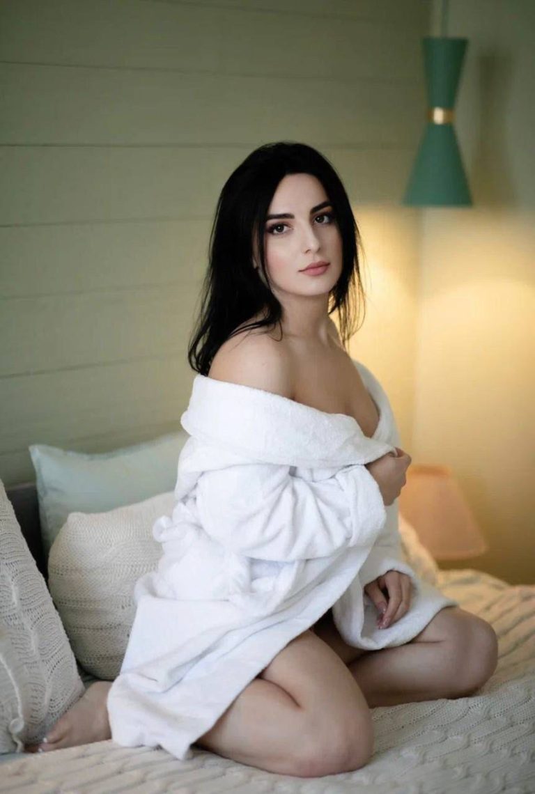 Проститутка Мила - грудь 2, рост 162 см, вес 56 кг, цвет волос Шатенки, национальность Славянки