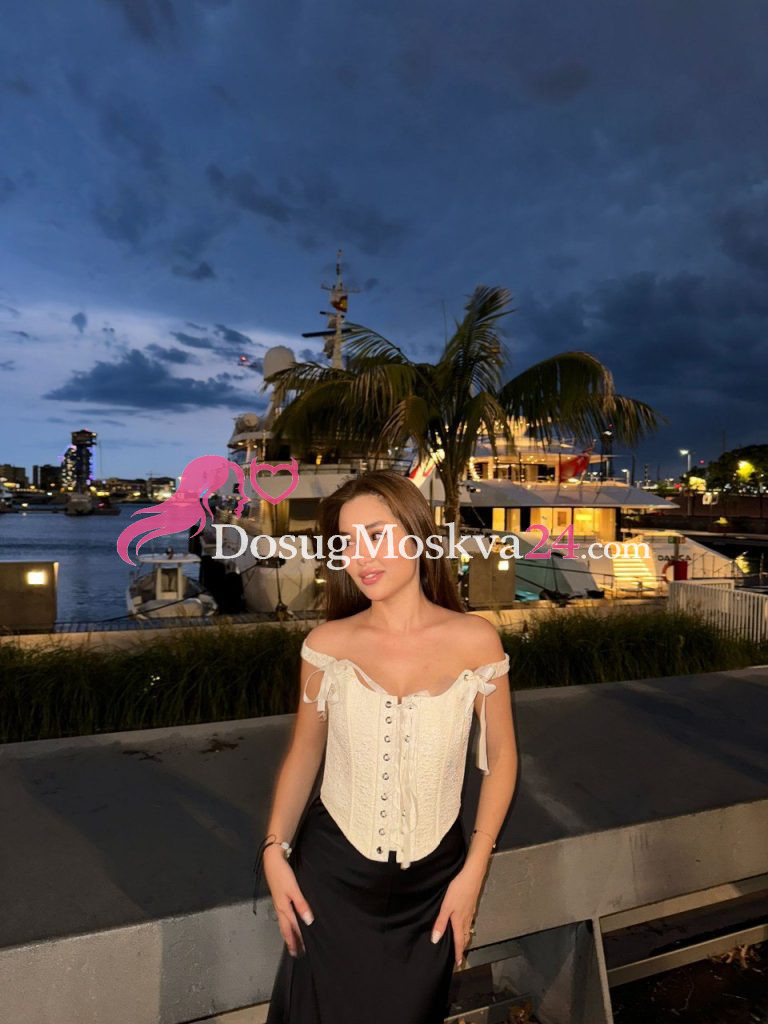 Проститутка Di - грудь 2, рост 163 см, вес 44 кг, цвет волос Брюнетки, национальность Славянки