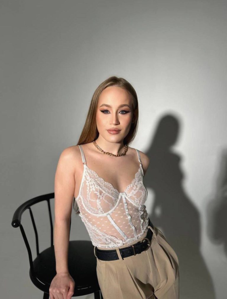 Проститутка Фортуна - грудь 1, рост 158 см, вес 45 кг, цвет волос Блондинки, национальность Славянки