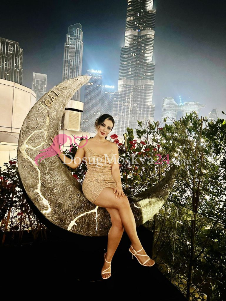 Проститутка Доротея - грудь 2, рост 165 см, вес 56 кг, цвет волос Шатенки, национальность Славянки