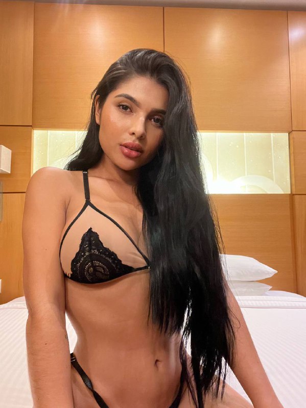 Проститутка Руби - грудь 2, рост 157 см, вес 53 кг, цвет волос Шатенки, национальность Славянки