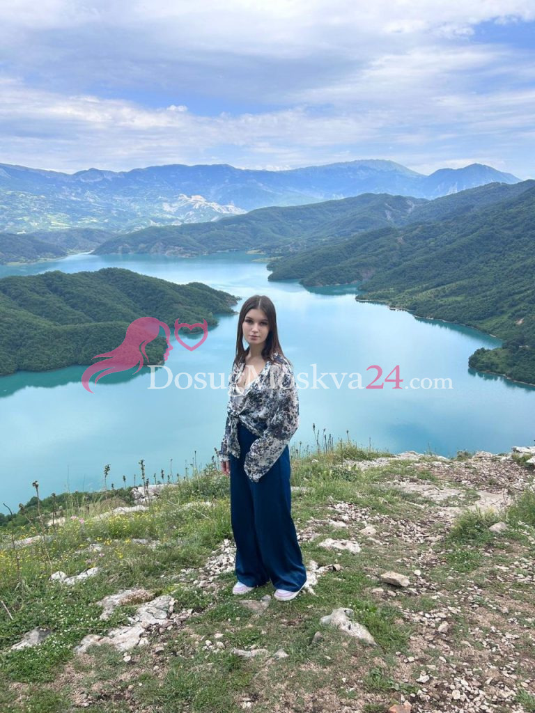 Проститутка Дарси - грудь 2, рост 160 см, вес 58 кг, цвет волос Брюнетки, национальность Славянки