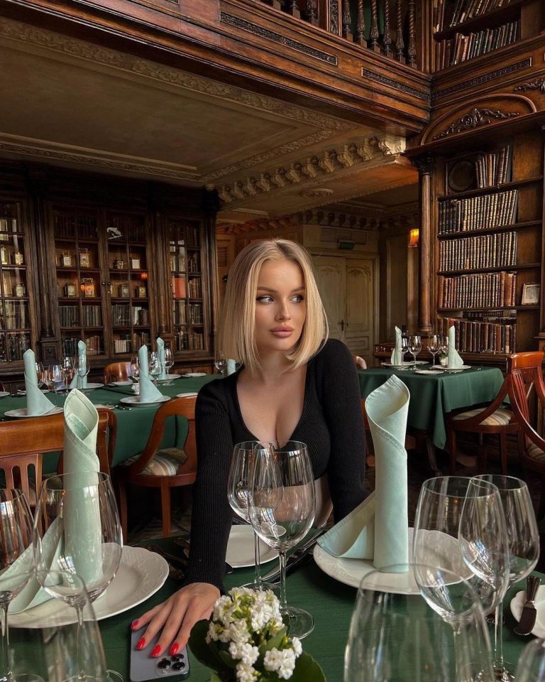 Проститутка Тиффани - грудь 2, рост 174 см, вес 53 кг, цвет волос Блондинки, национальность Славянки