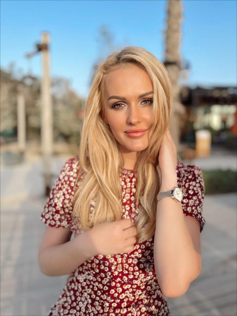 Проститутка Рози - грудь 1, рост 157 см, вес 45 кг, цвет волос Блондинки, национальность Славянки