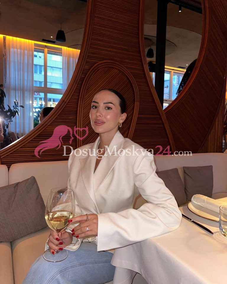 Проститутка Джульетта - грудь 4, рост 172 см, вес 61 кг, цвет волос Шатенки, национальность Славянки