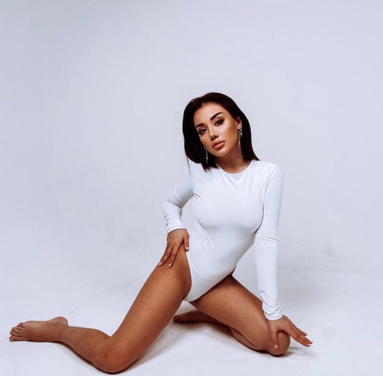 Проститутка Сиенна - грудь 2, рост 165 см, вес 53 кг, цвет волос Брюнетки, национальность Славянки