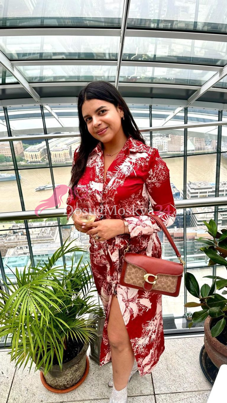 Проститутка Изида - грудь 3, рост 170 см, вес 75 кг, цвет волос Шатенки, национальность Славянки