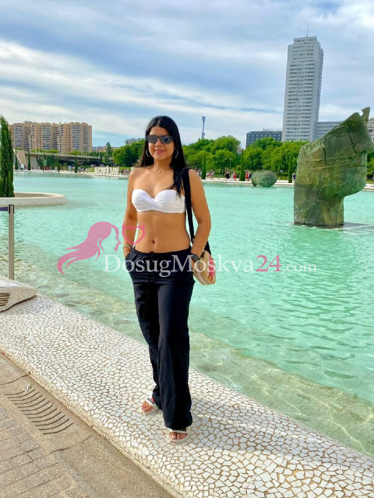 Проститутка Изида - грудь 3, рост 170 см, вес 75 кг, цвет волос Шатенки, национальность Славянки