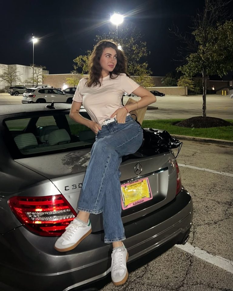 Проститутка Пенелопа - грудь 2, рост 174 см, вес 59 кг, цвет волос Брюнетки, национальность Славянки